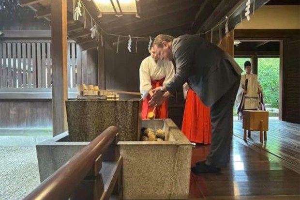 烏克蘭駐日大使到靖國神社參拜。