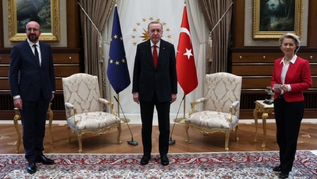 埃爾多安在會議廳現場沒有準備馮德萊恩的座椅。土耳其總統府圖片