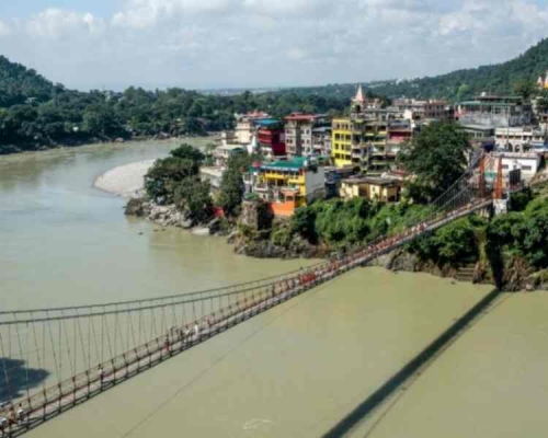 罗什曼那桥跨越恒河是印度的圣桥。网图