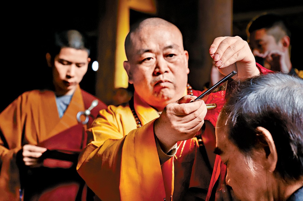 59歲的釋永信現任中國佛教協會副會長、河南省佛教協會會長,曾是四屆全國人大代表。 59歲的釋永信現任中國佛教協會副會長、河南省佛教協會會長,曾是四屆全國人大代表。