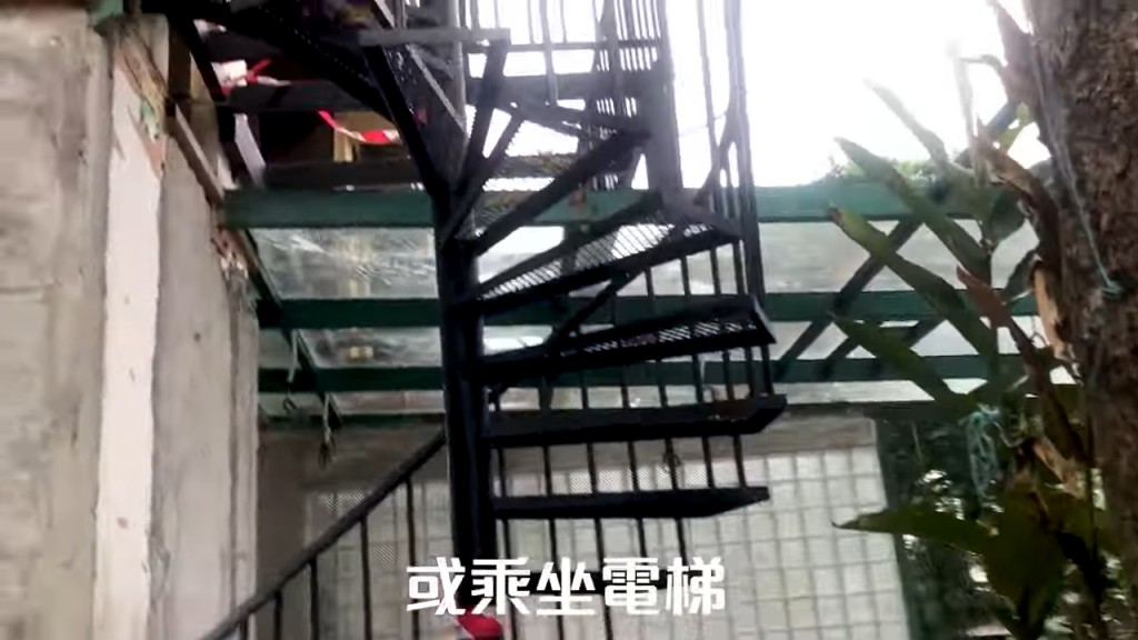 可以用旋轉樓梯上樓。