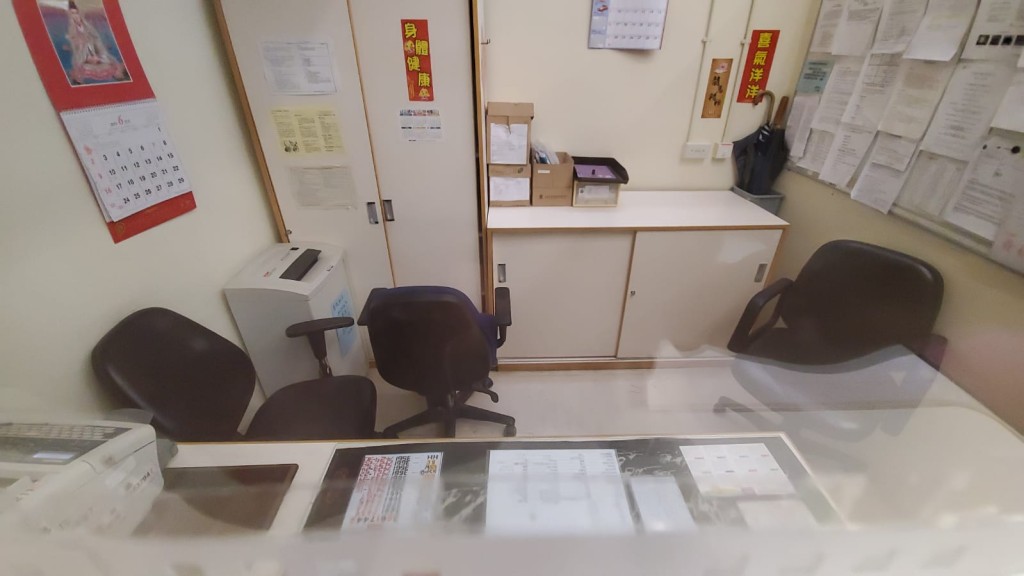 警崗未見警員。