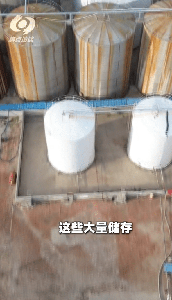 河北化工厂存2000吨甲醇民宅仅一墙之隔,村官淡定:没事 习惯了。中央电视台《焦点访谈》 河北化工厂存2000吨甲醇民宅仅一墙之隔,村官淡定:没事 习惯了。中央电视台《焦点访谈》