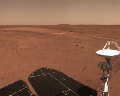 祝融號傳回多張火星地照。網圖