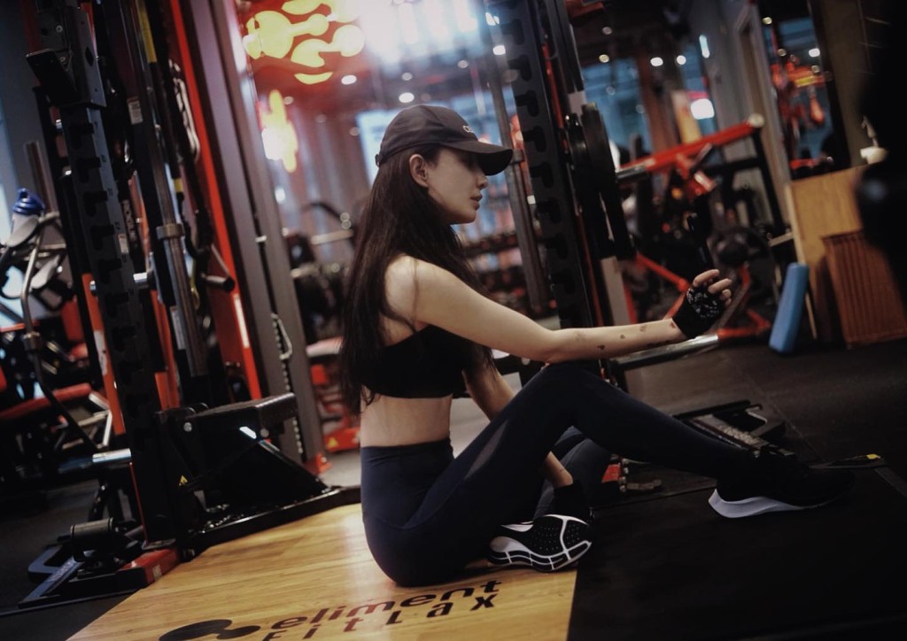 郑希怡努力健身维持Fit爆身形。