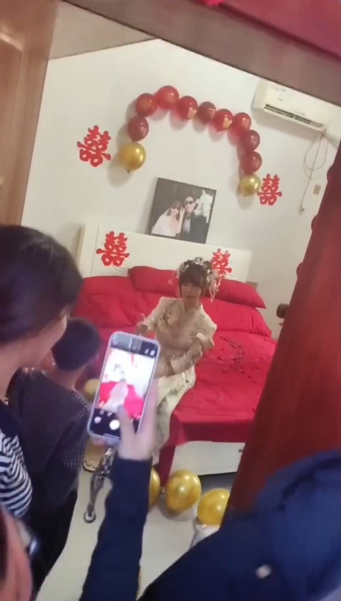 “戴戴”招呼网友参加婚宴，成为网络盛事。