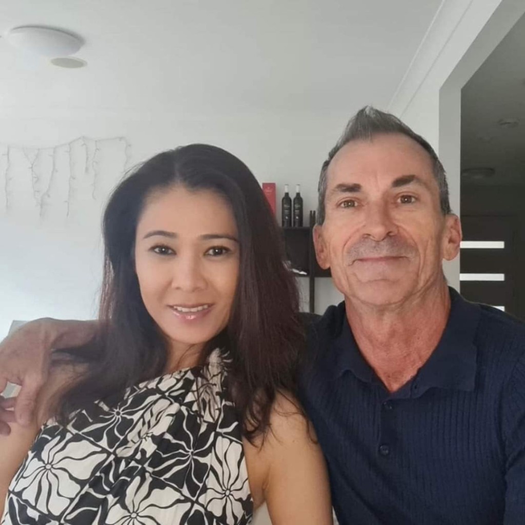 霍達(右)與Nathalie非常恩愛。 霍達(右)與Nathalie非常恩愛。