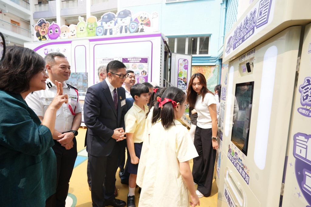 现场超过400名学生、老师及家长一同参与。 现场超过400名学生、老师及家长一同参与。