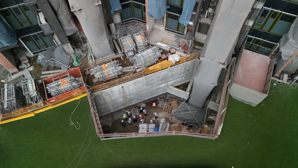 勞工處高度關注事件，已向承建商發「暫時停工通知書」。