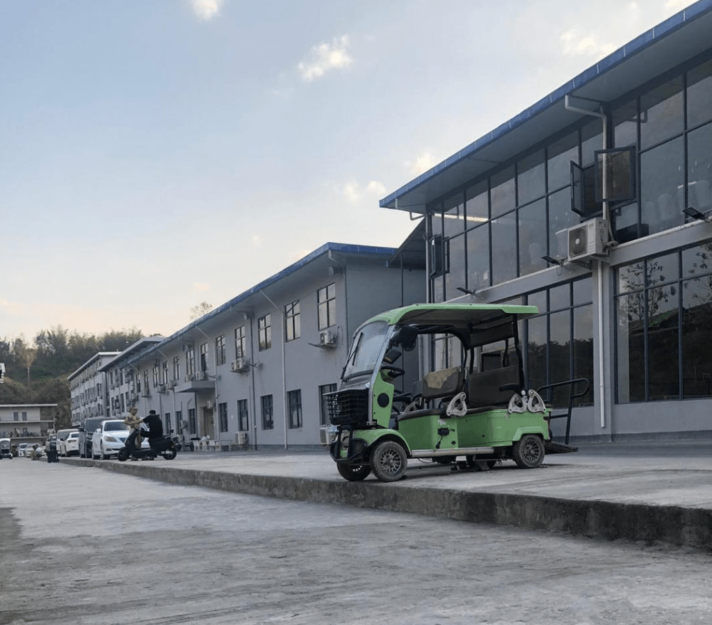 KK园区5公里外深山被发现有新的电骗园区“青松园区”。红星新闻