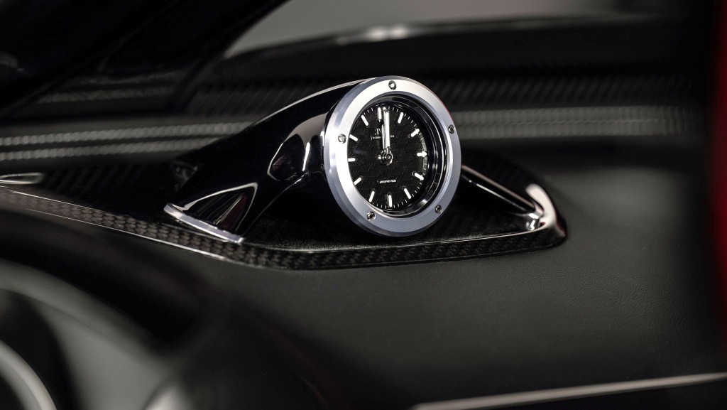 平治Mercedes-AMG PureSpeed概念跑车中控台顶置瑞士IWC行针时计
