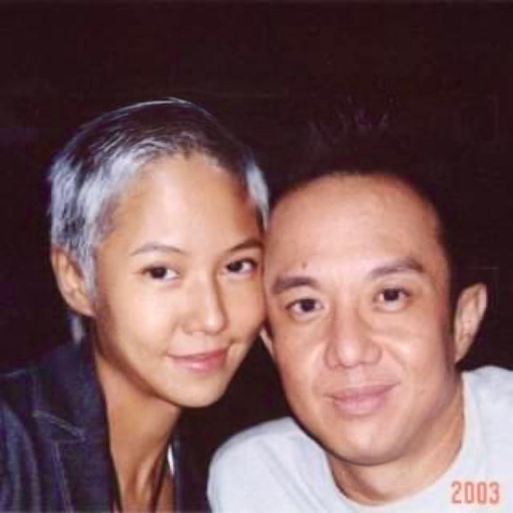 Vicky（左）是黃大煒的女友兼經理人。