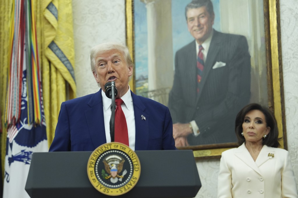 特朗普強調，絕不能讓幕後「操縱者」毀掉美國。美聯社