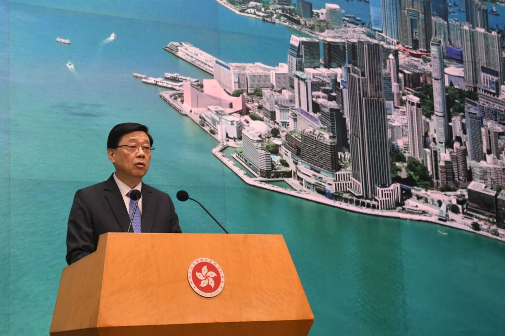 他續稱,除了以校規處理缺德外,若涉嫌任何違法行為均應依法向執法部門舉報。何健勇攝 他續稱,除了以校規處理缺德外,若涉嫌任何違法行為均應依法向執法部門舉報。何健勇攝