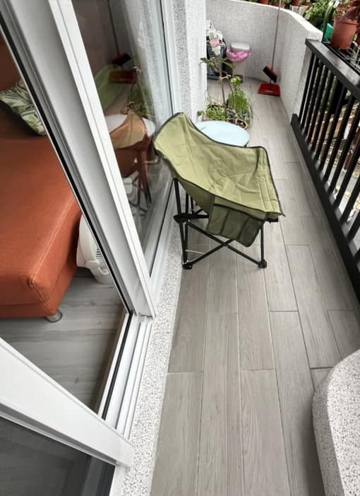 露台鋪木紋磚。fb「極簡風居家裝潢設計」截圖