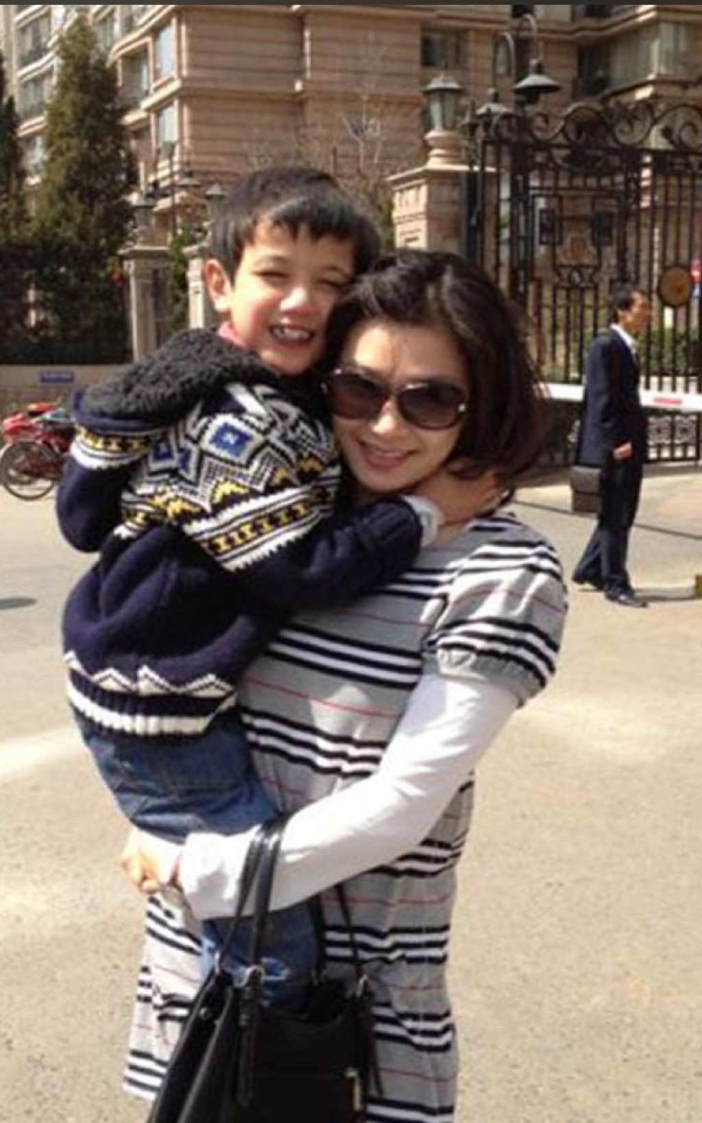 在領養兒子的時候，慧儀已經知道他患有先天性心臟病。