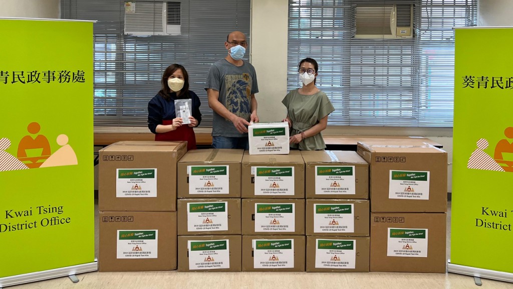 民政總署續向多個屋邨屋苑派檢測包。政府新聞處