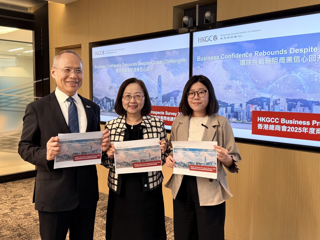 總商會預料本港今年實質經濟增長3.2%,明年放緩至2.7%。 總商會預料本港今年實質經濟增長3.2%,明年放緩至2.7%。