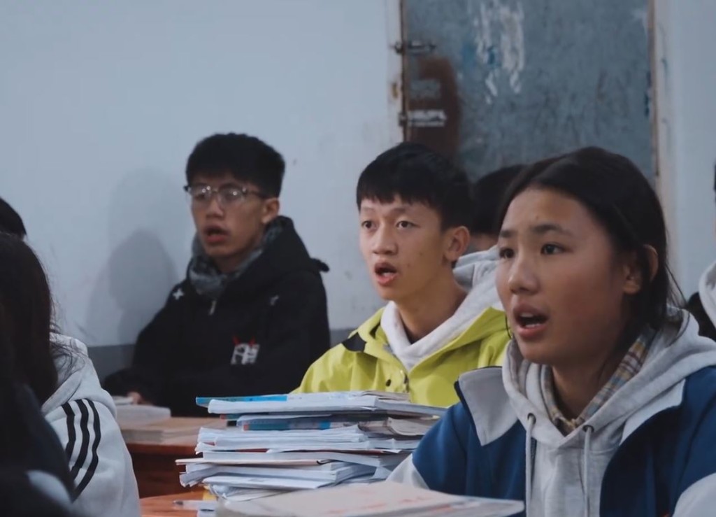 歐陽謙憑「以體樹人」，帶領母校由全縣排名十一，升至第四名。抖音＠阿里公益