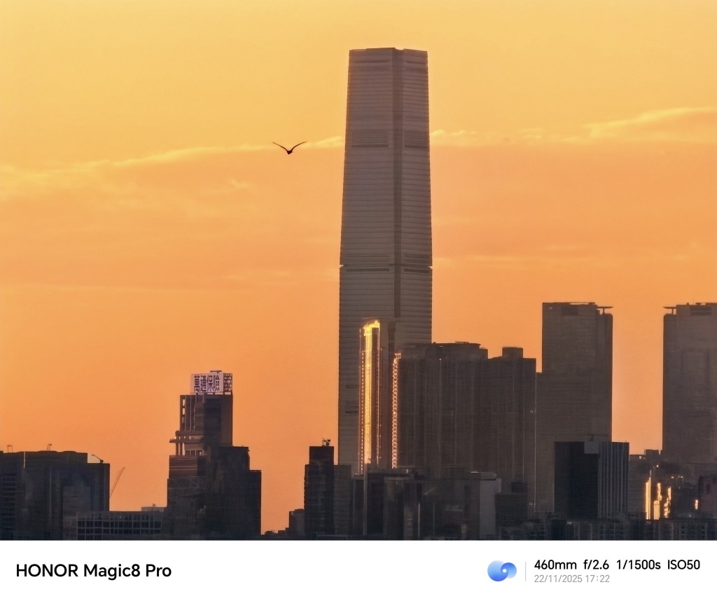 日落時刻可以預設的「暖調夕陽」加強溫暖氣氛。