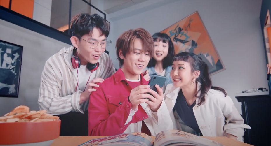 做模特兒的Marf，早前已跟師兄姜濤合作拍廣告。