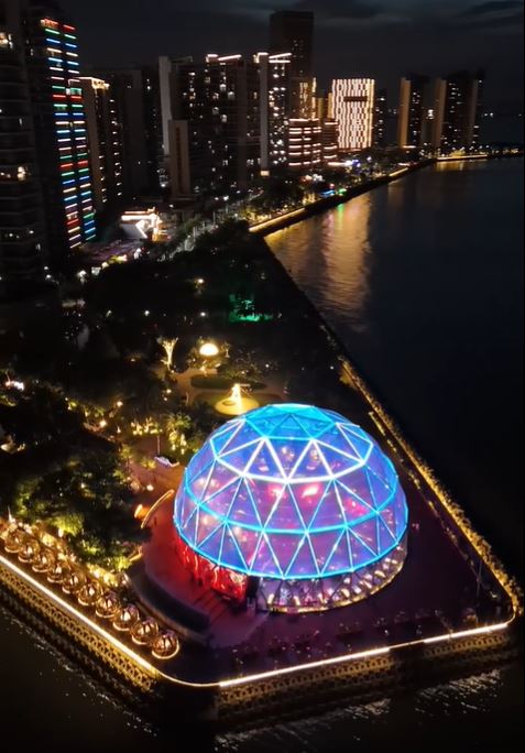 「星空之境」三面環海的景觀，令它成為網紅餐廳。