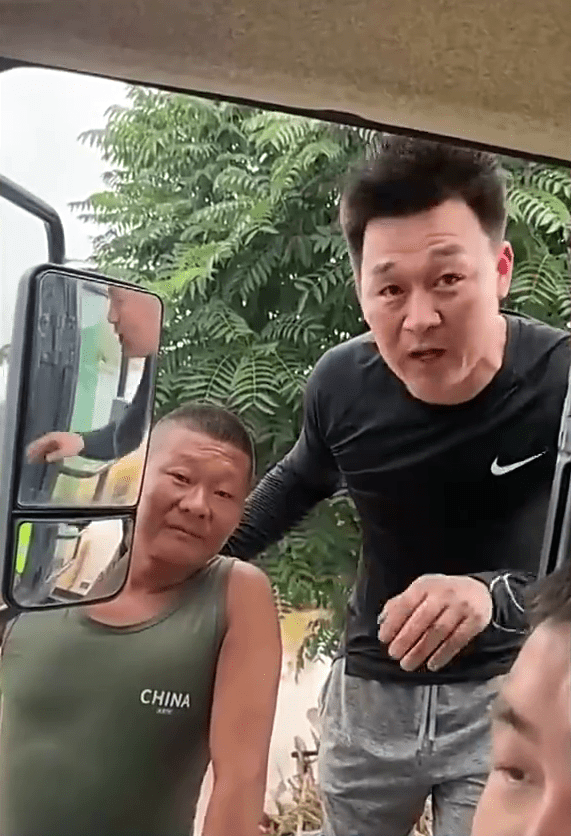 救人村民受訪。 央視截圖 救人村民受訪。 央視截圖