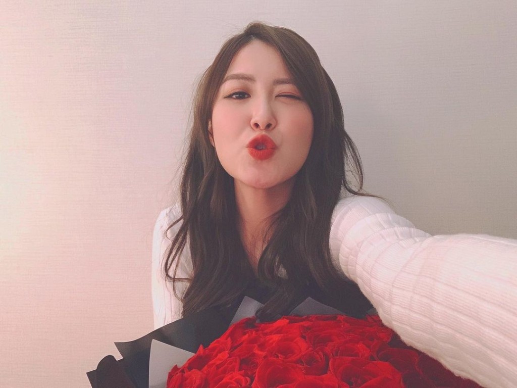 嘟晒嘴，好風騷。