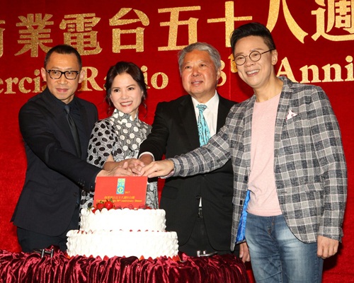 陳志雲(右)出席台慶晚宴都落好重妝。