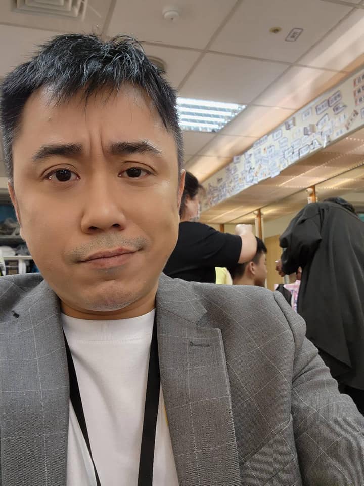 80年代中他一度來港發展,曾於港產片《魔翡翠》中飾演劉德華外甥。 80年代中他一度來港發展,曾於港產片《魔翡翠》中飾演劉德華外甥。