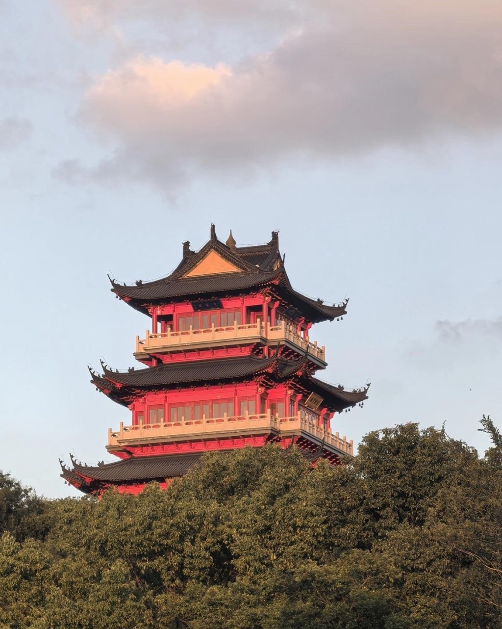 被燒毀前的永慶寺仿古重建的文昌閣。抖音@橙子帶仔逛遊揚州 被燒毀前的永慶寺仿古重建的文昌閣。抖音@橙子帶仔逛遊揚州