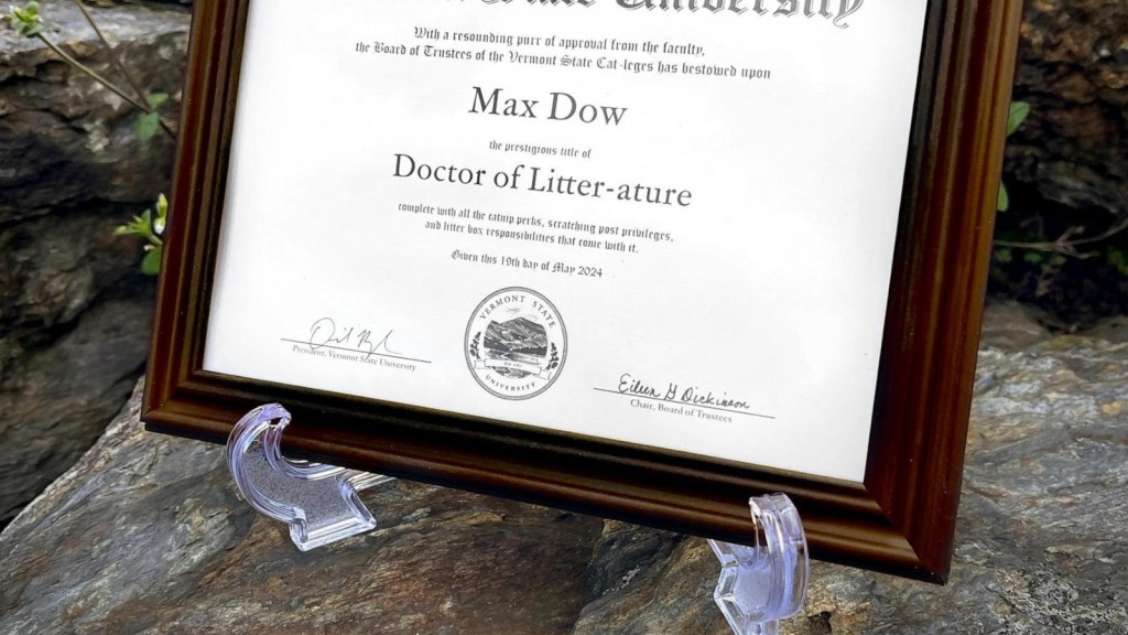 Max的學位證書。佛蒙特州立大學圖片