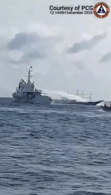 菲指中國海警船在仙賓礁向菲漁船射水炮。菲律賓海岸防衛隊