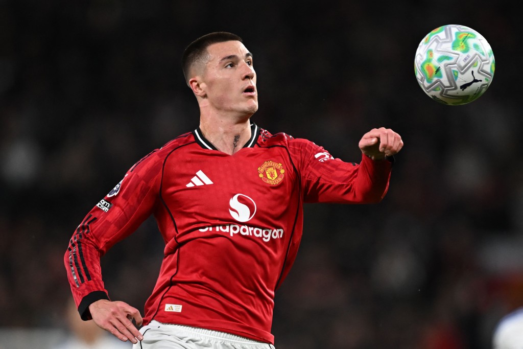 曼联改用班捷文施斯高挂帅，亦令前场冲击力不足。法新社