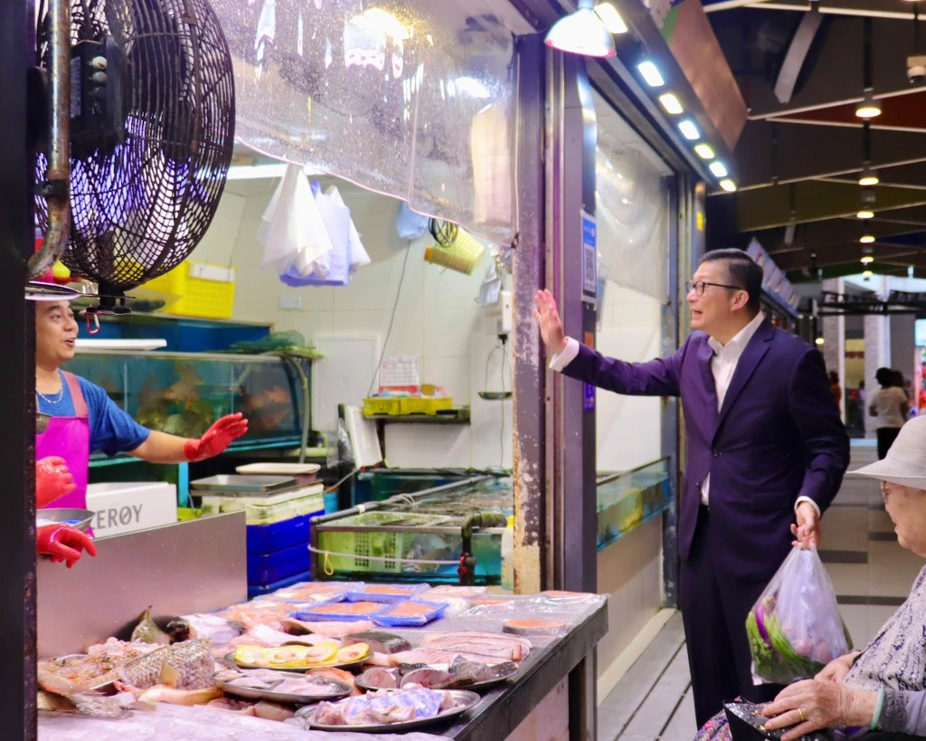 鄧炳強午飯後,到了街市。鄧炳強fb 鄧炳強午飯後,到了街市。鄧炳強fb
