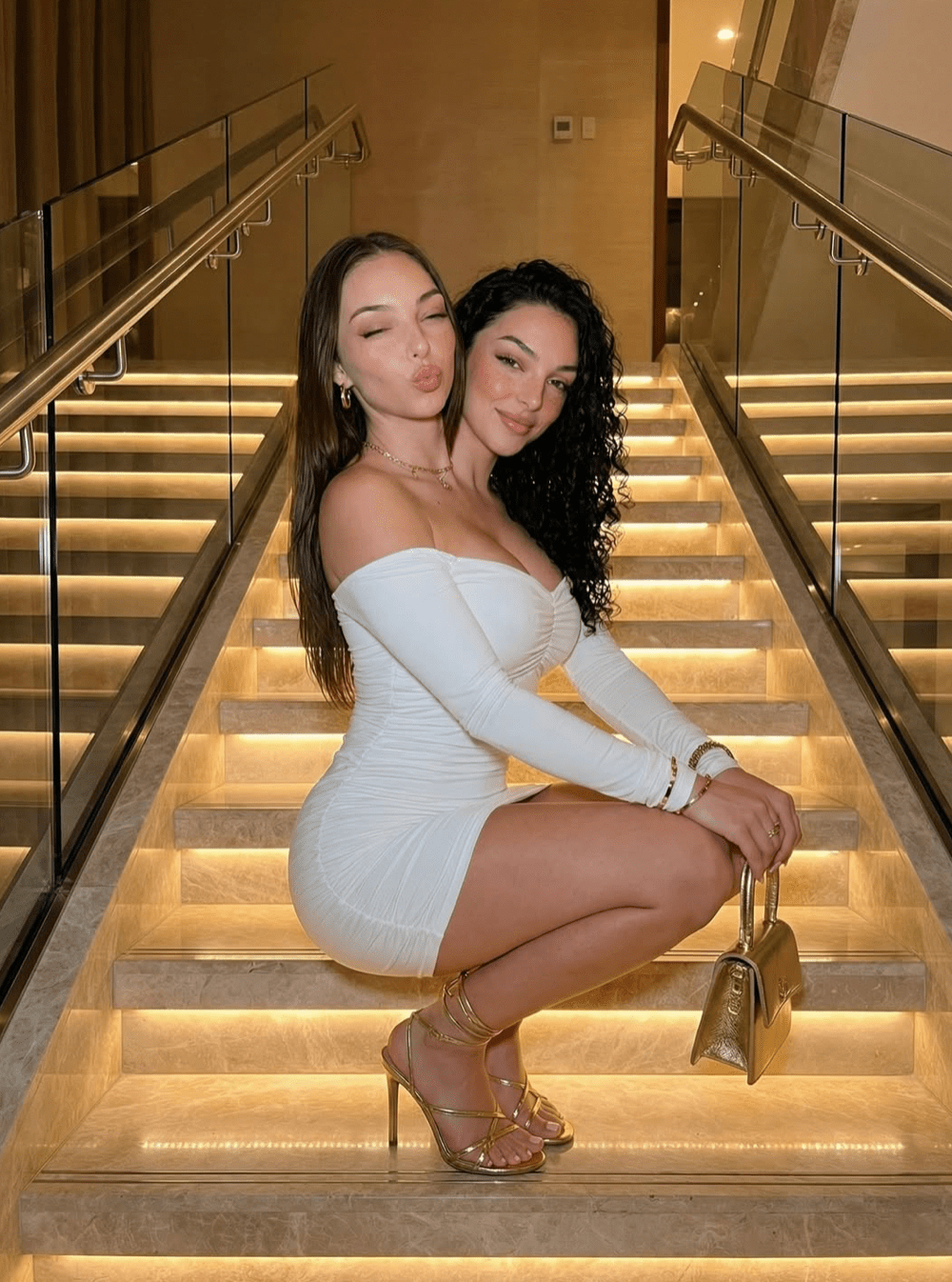 IG@itsvaleriaandcamila