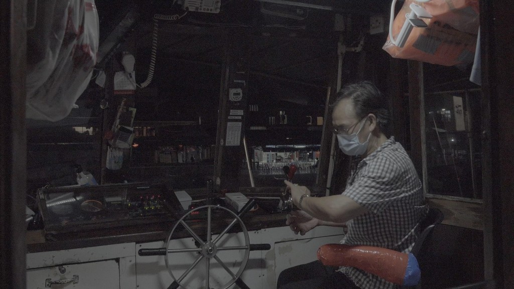 導演馬智恆製作的紀錄片《全記渡》，紀錄片以觀察式記錄渡輪上街坊乘客的日常，窺探南丫南豐富多元的社區面貌及獨有人情味。