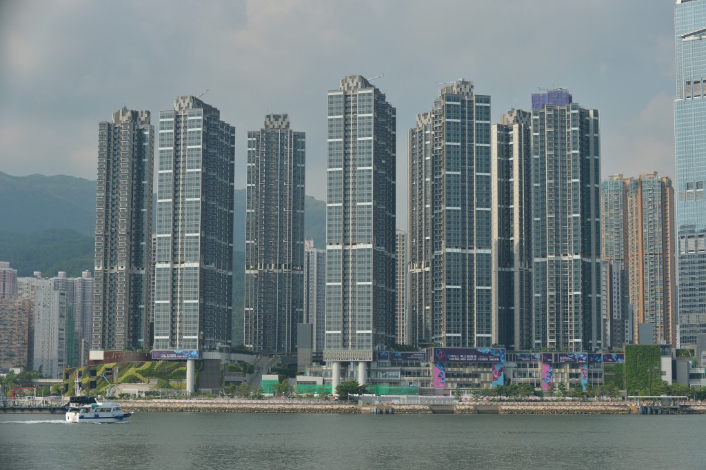 荃湾海之恋9座高层E室，实用面积777方呎，以月租3.75万元租出。
