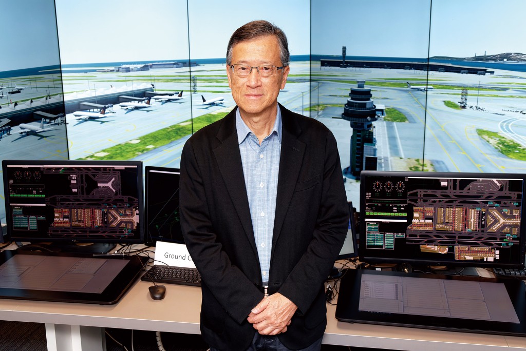課程職涯顧問胡偉強先生鼓勵學生把握三跑擴建的契機,發掘機場內眾多專業管理職位的發展機會。 課程職涯顧問胡偉強先生鼓勵學生把握三跑擴建的契機,發掘機場內眾多專業管理職位的發展機會。