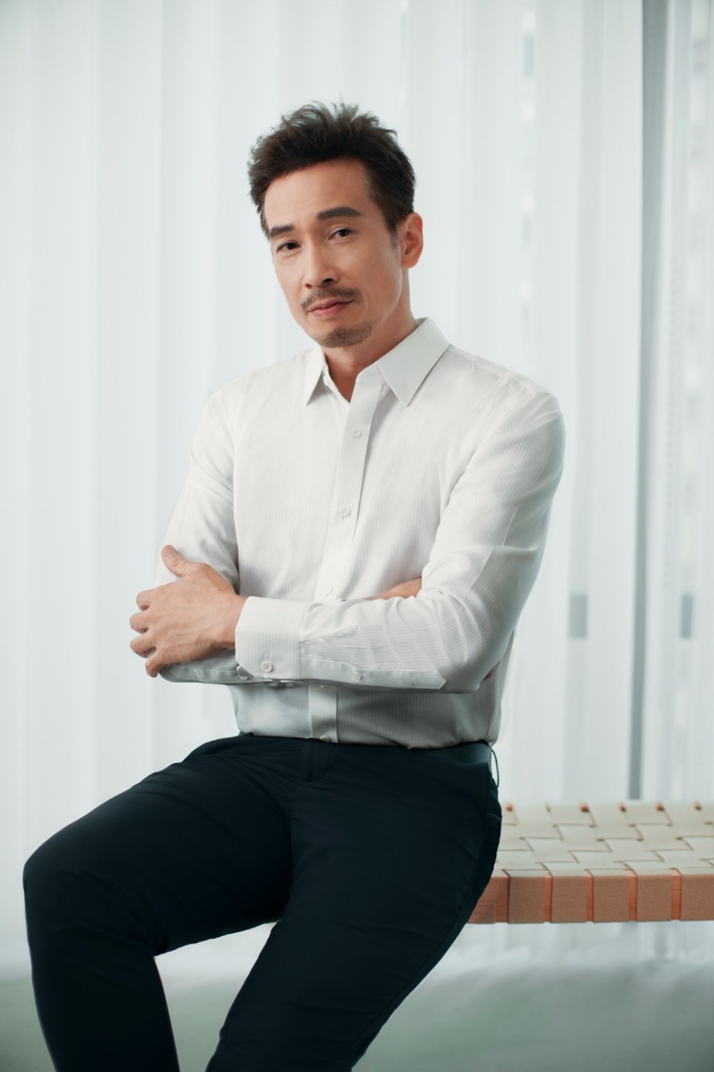 陳豪常穿恤衫以應付不同場合需要。 陳豪常穿恤衫以應付不同場合需要。