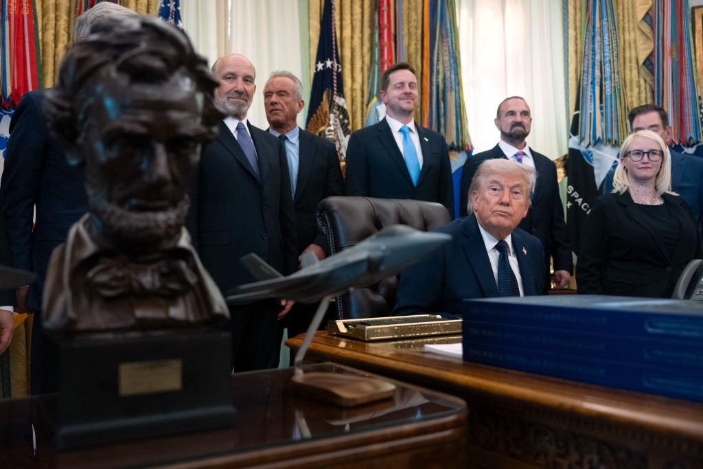 特朗普在白宮與記者談到伊朗局勢。美聯社