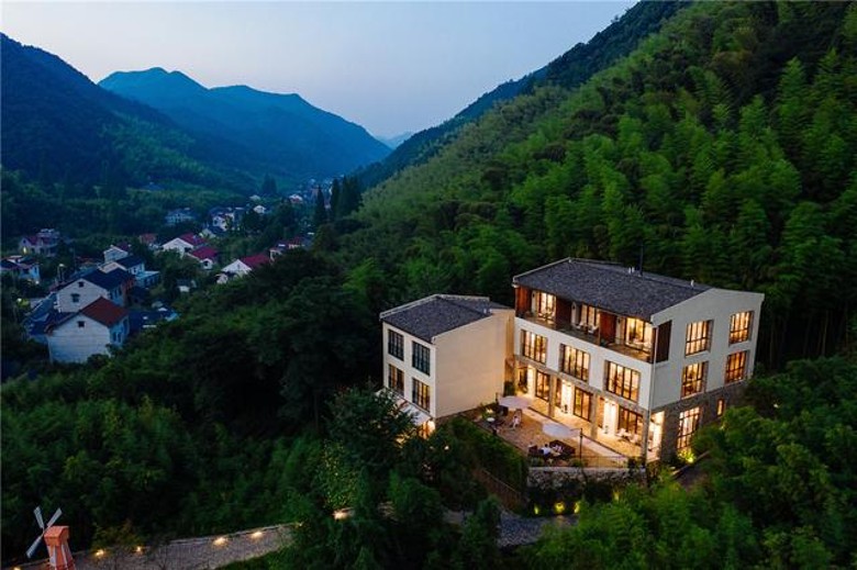 萬綺雯在浙江莫干山投資民宿，一嘗做老闆娘的滋味。