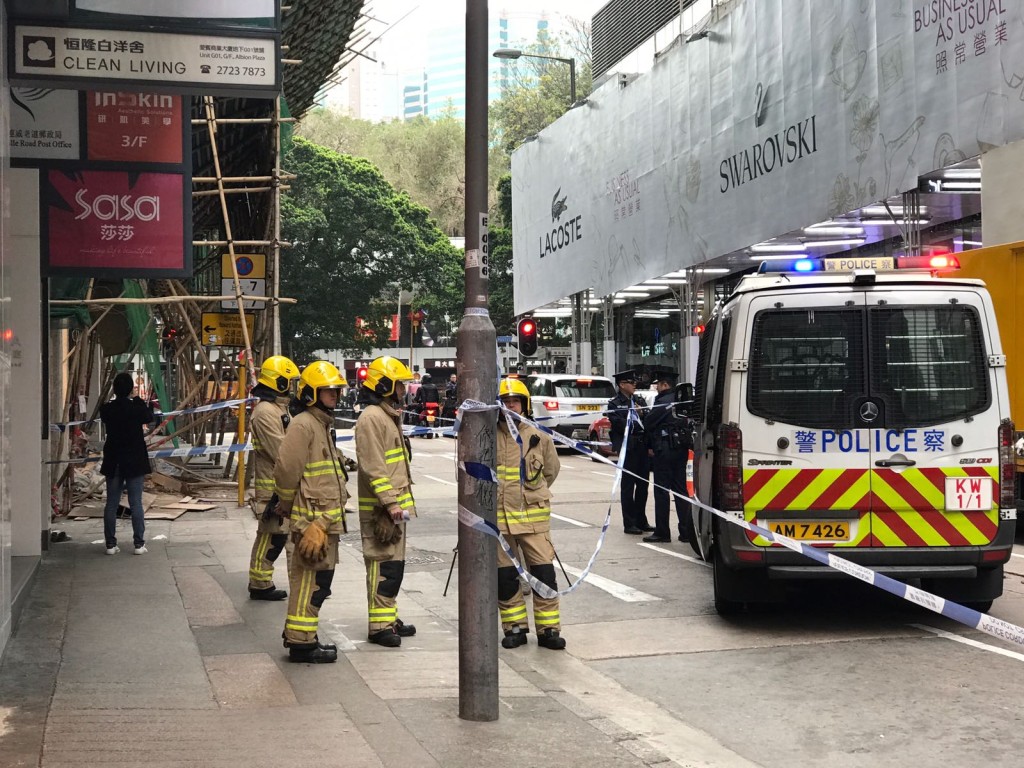 警方及消防趕至，並封鎖現場。讀者提供