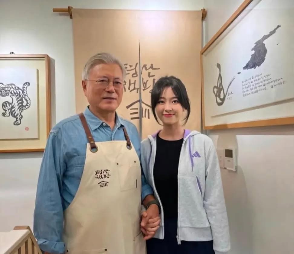 死者曾造訪南韓前總統文在寅經營的「平山書店」。FB:강용숙 死者曾造訪南韓前總統文在寅經營的「平山書店」。FB:강용숙