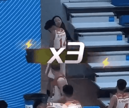 乌市中学女教练狂掴U16校队篮球员。