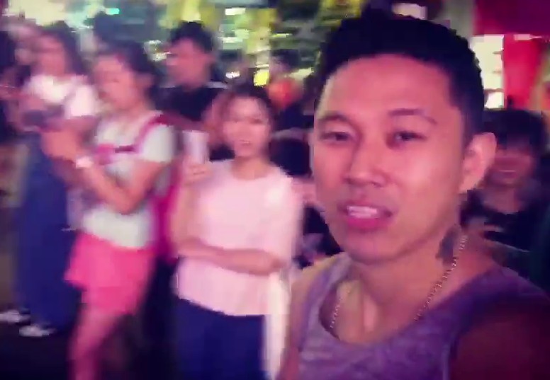 MC Jin旺角街頭亂入Freestyle《海闊天空》。影片截圖 