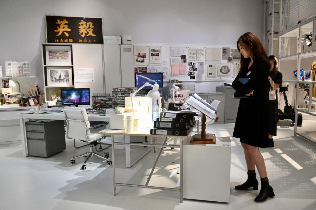《無中生有——香港電影美術及服裝造型展》，展出香港經典電影的場景及道具。