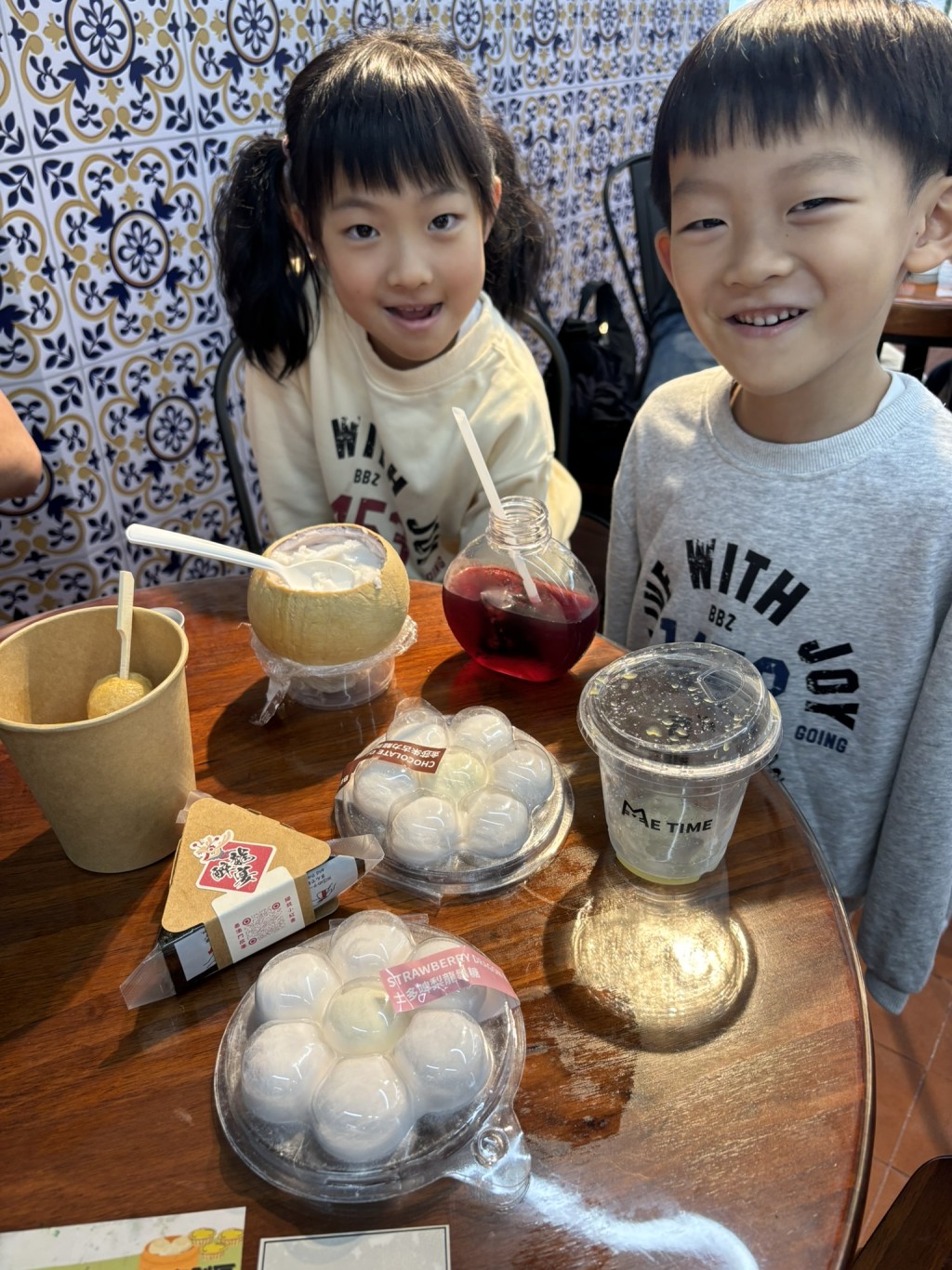 小朋友不用做选择，可以每间商户买少少再一起开餐。（图片来源：《亲子王》）