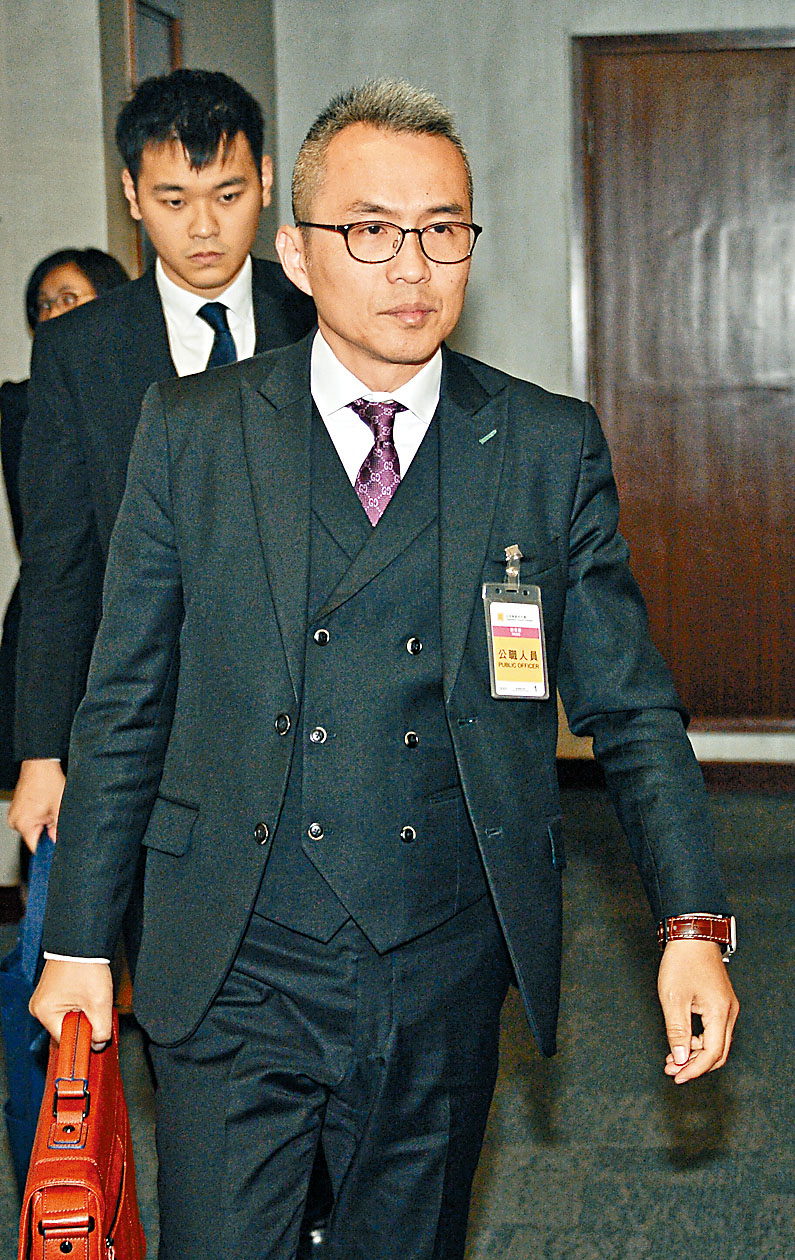 前刑事檢控專員梁卓然獲大律師公會批准，「跟師傅」三個月後便可正式執業。