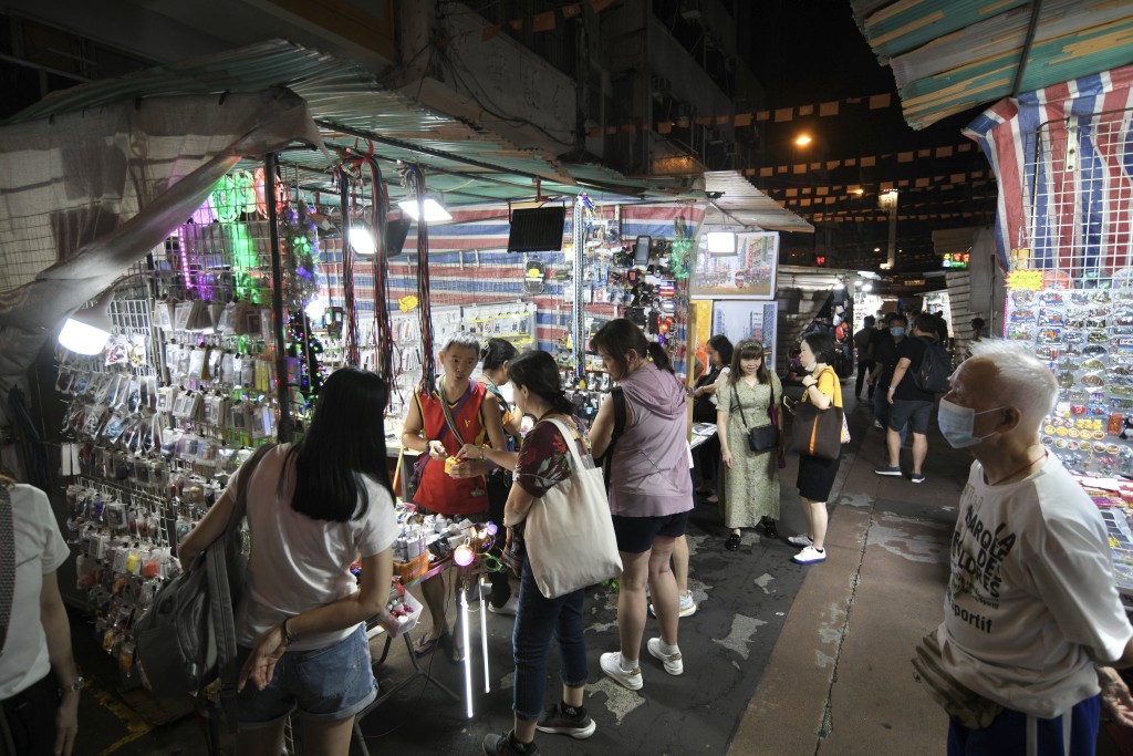 政府推出一系列「香港夜繽紛」活動，冀推動夜經濟發展。資料圖片